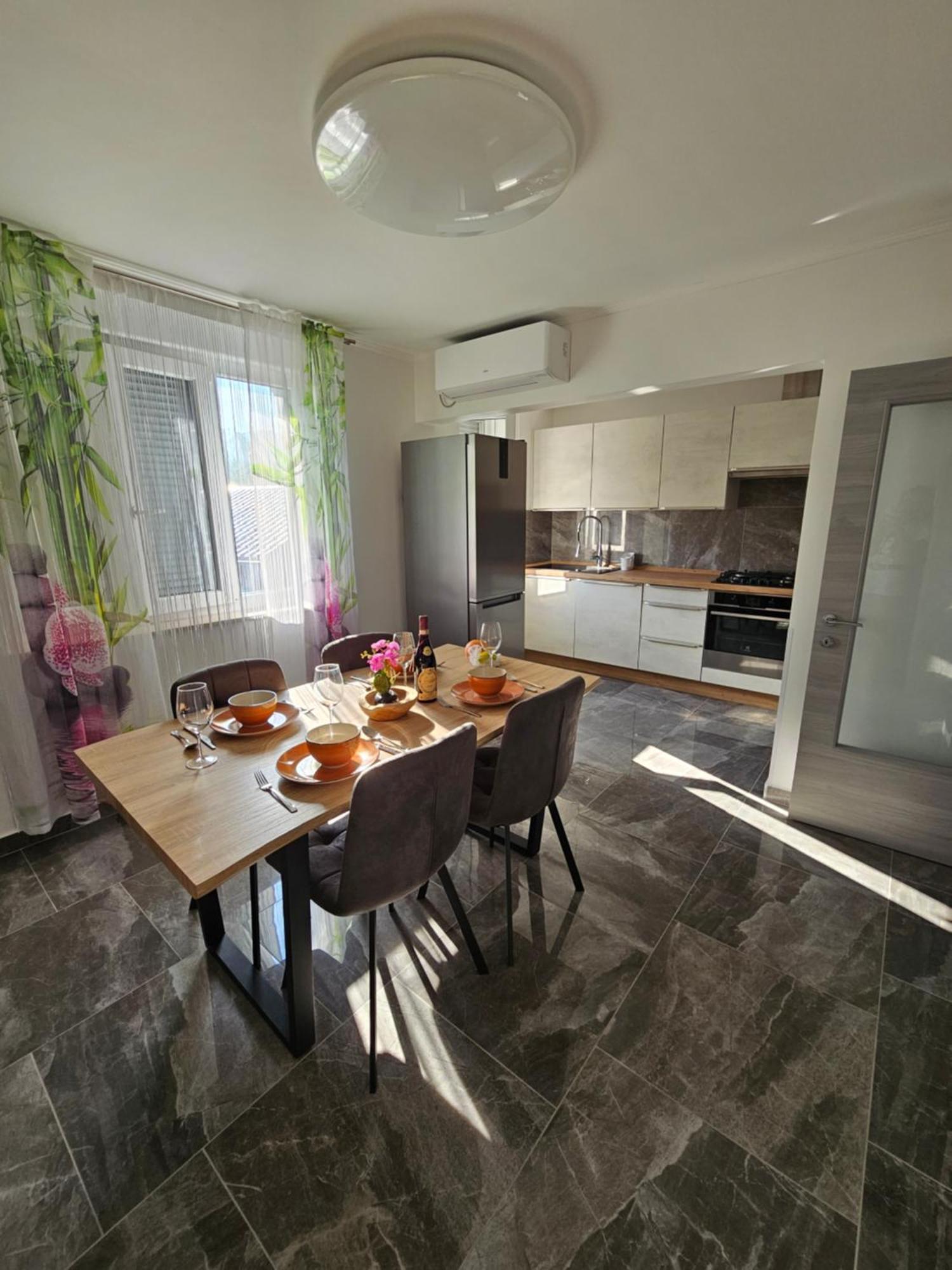 Dado Apartment